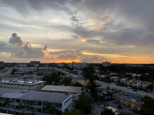 Building Photo - 2150 Sans Souci Blvd