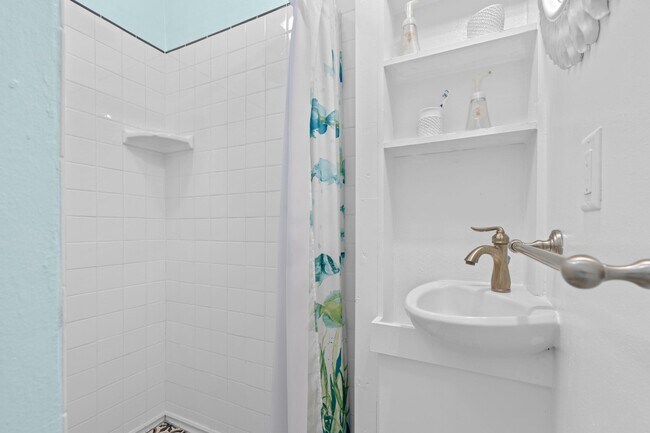 Building Photo - 430 N Ocean Breeze