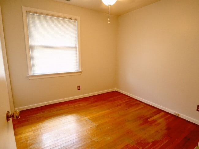 Building Photo - Move-In Ready 3 Bed/1 Bath Rancher | Spacious Yard & Enclosed Porch!