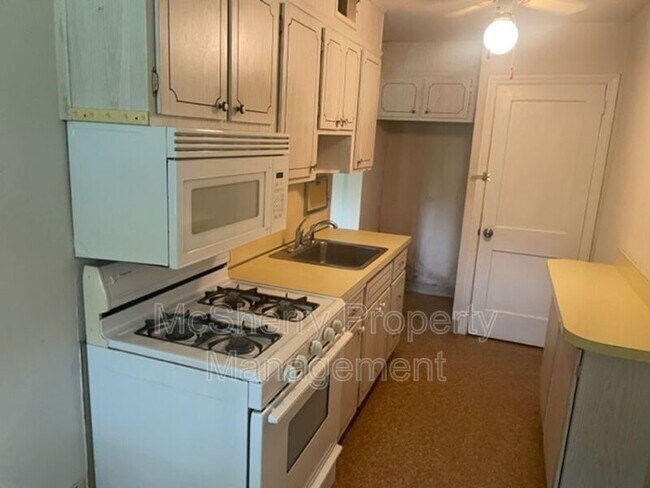 Building Photo - 5911 Bustleton Ave