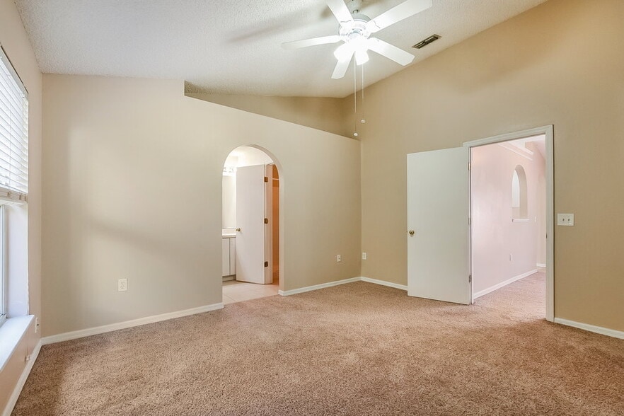 Building Photo - 331 Placid Lake Dr