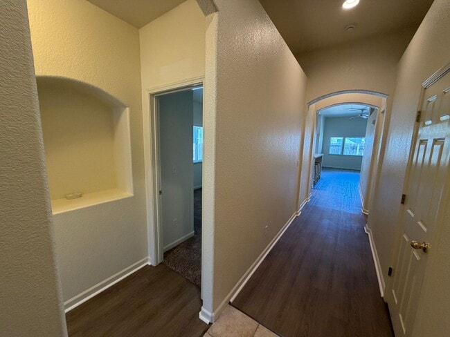 Building Photo - Very Nice 4 Bedroom Home