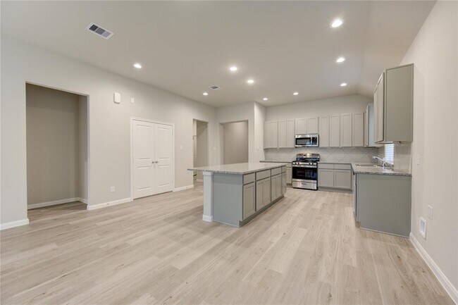Building Photo - 3939 Sugardale St
