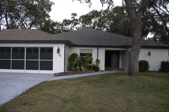 Building Photo - 3/2/3 Spring Hill Home