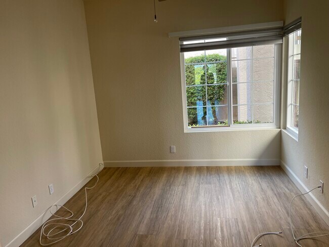 Building Photo - 1514 Caminito Aguar
