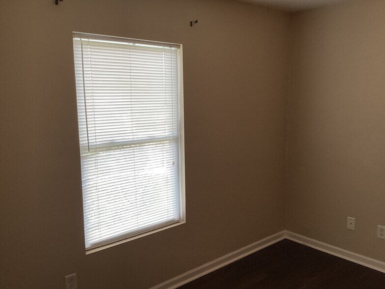 Building Photo - 1018 Skillbeck Rd