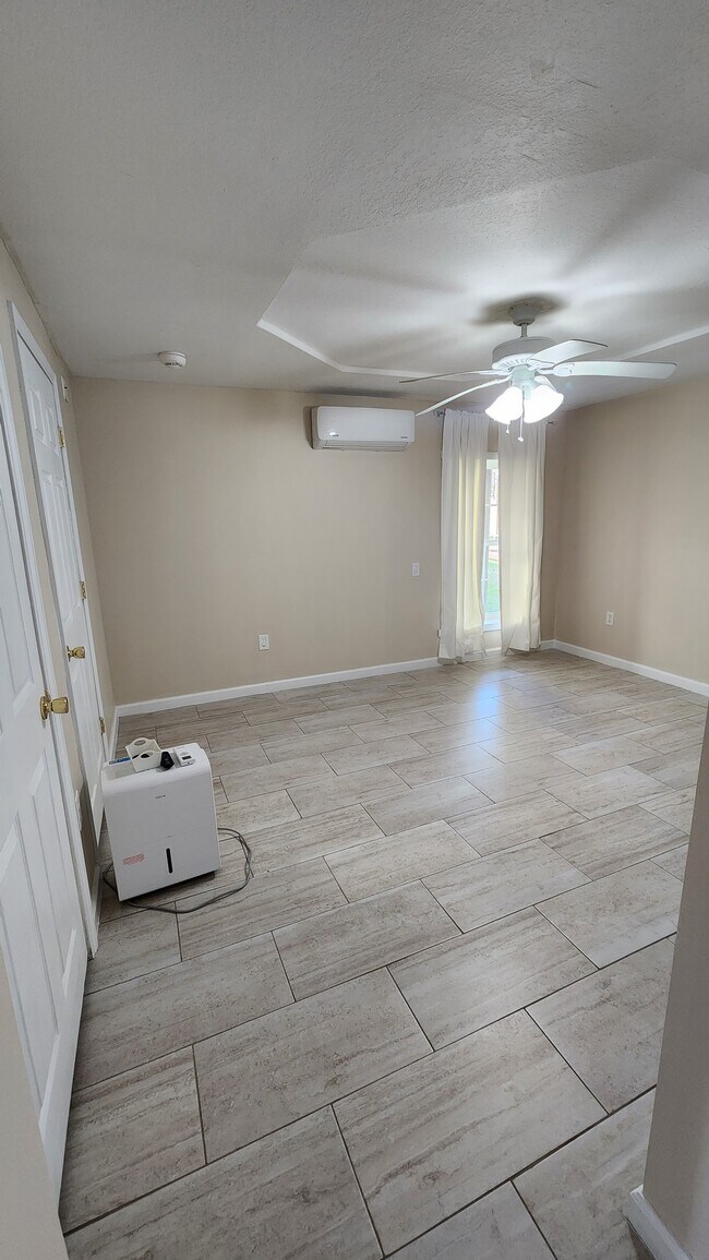 downstairs bedroom - 833 Plantation Dr