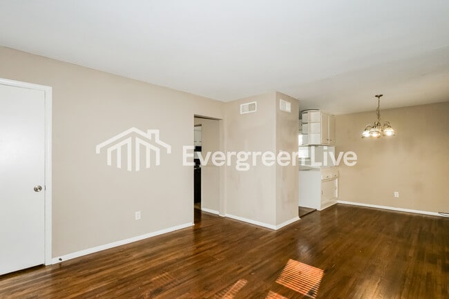 Building Photo - 2136 Pamela Dr