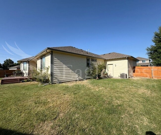 Building Photo - Three Bedroom, Two Bathroom House in Chape...