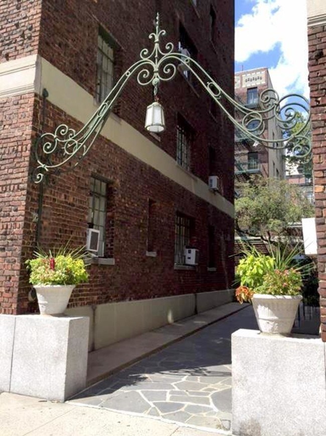 Building Photo - 72 Barrow Street