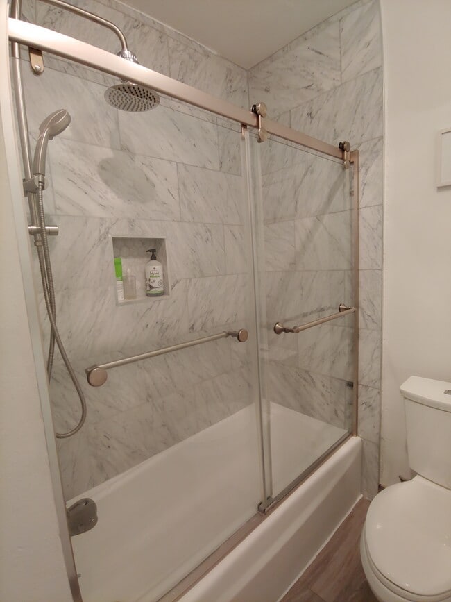 Building Photo - 5403 Newcastle Ave