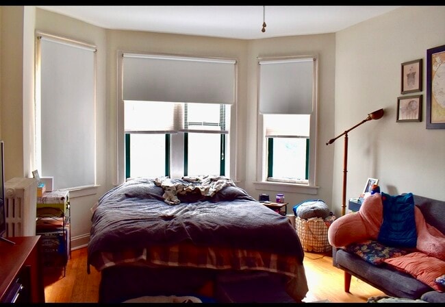 Building Photo - 3843 N Greenview Ave