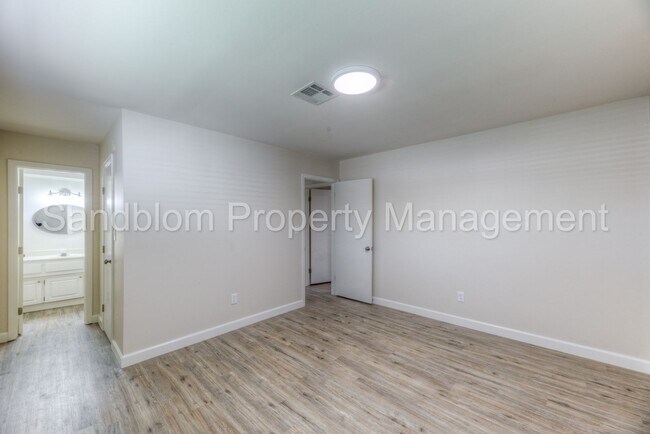 Building Photo - 7510 E 53rd Pl