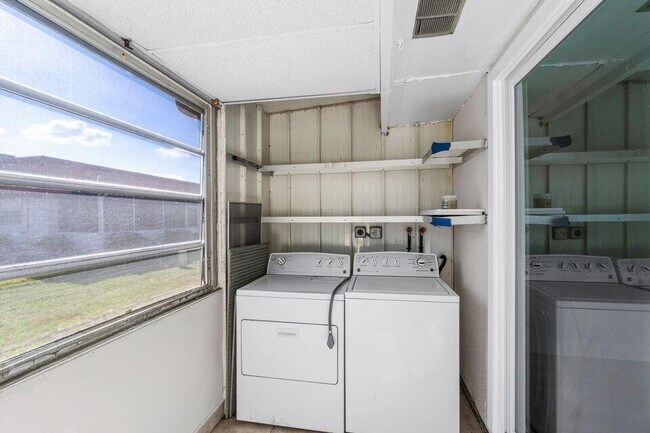 Building Photo - 245 Seville K