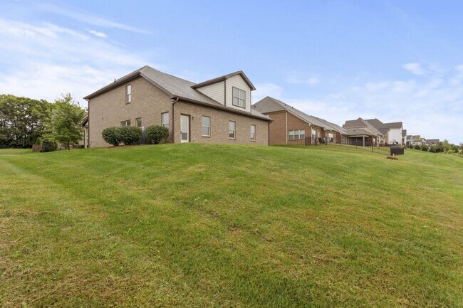 Building Photo - 3BR Home with Bonus Loft & Spa-Inspired Pr...