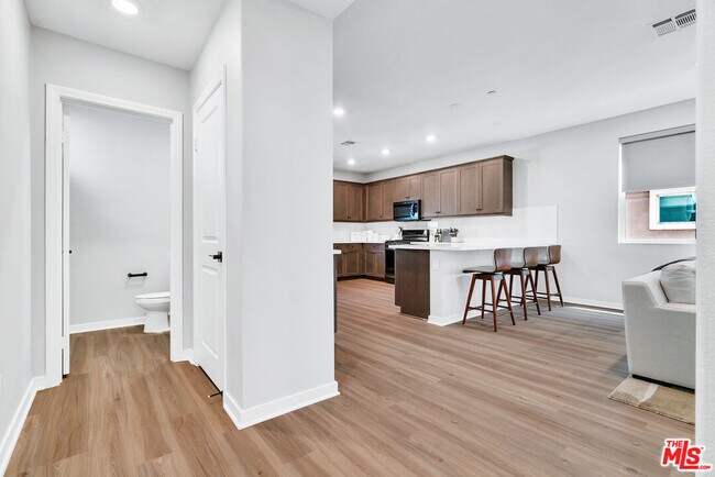 Building Photo - 515 Daniel Freeman Cir