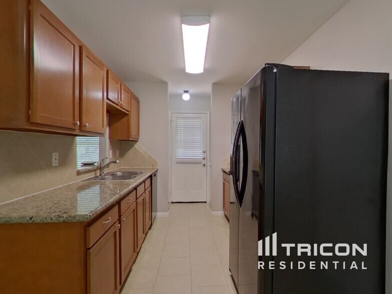 Building Photo - 10774 Royal York Dr