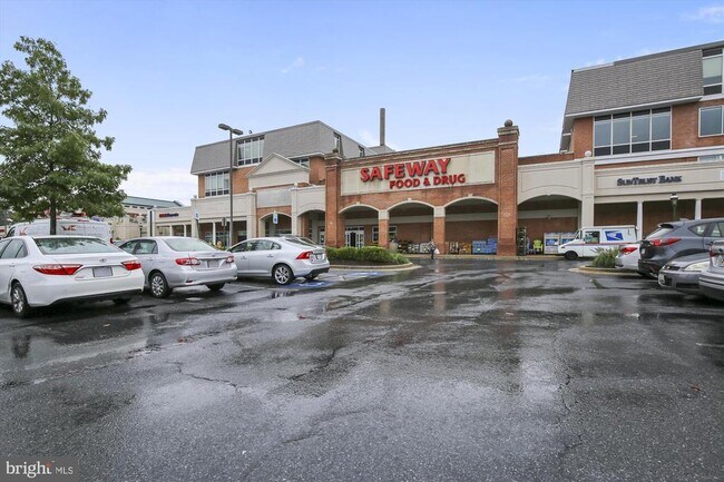 Building Photo - 4960 Sentinel Dr