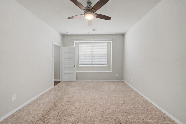 Building Photo - 13820 Goldeye Dr
