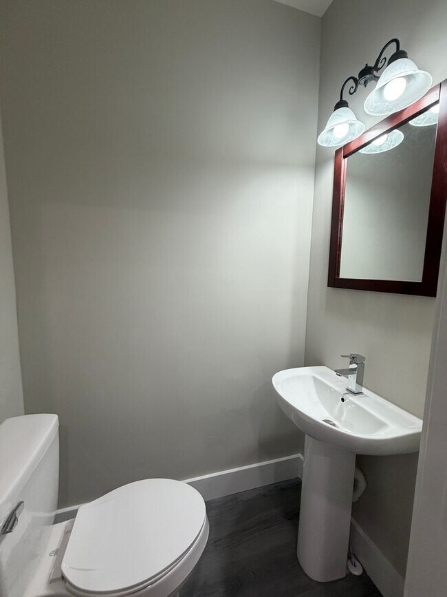 Building Photo - ??? NEWLY RENOVATED 3 BEDROOMS & 2.5 BATH HOUSE LOCATED IN HADDINGTON