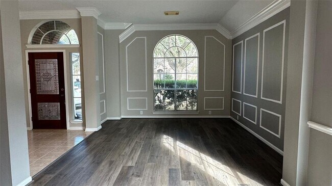 Building Photo - 4242 Lakeshore Forest Dr