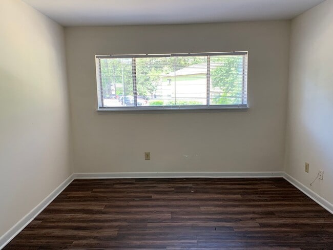 Building Photo - One-month FREE rent! Apply by 3/20/26.