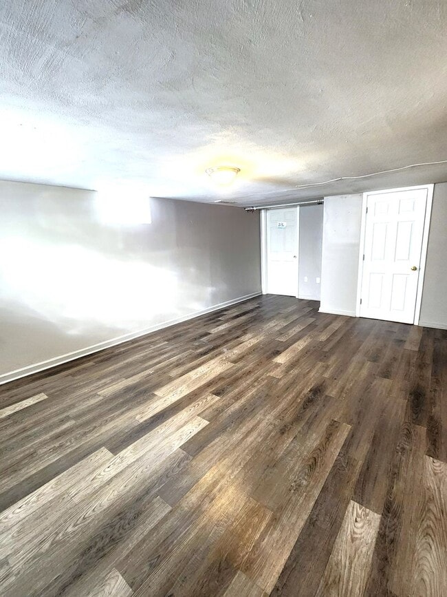 Building Photo - 653 S 69th St