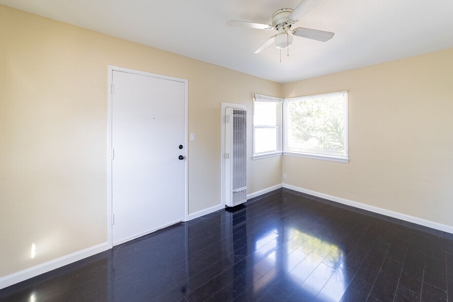 Building Photo - 1911 Church St