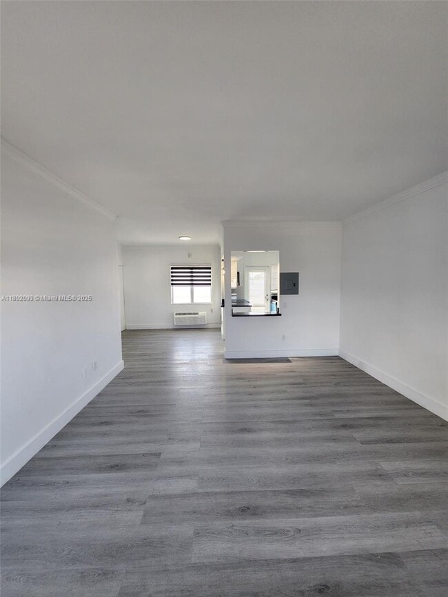Building Photo - 2101 Normandy Dr