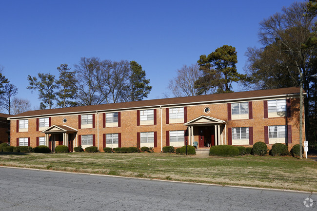 Primary Photo - Town & Country Apartments