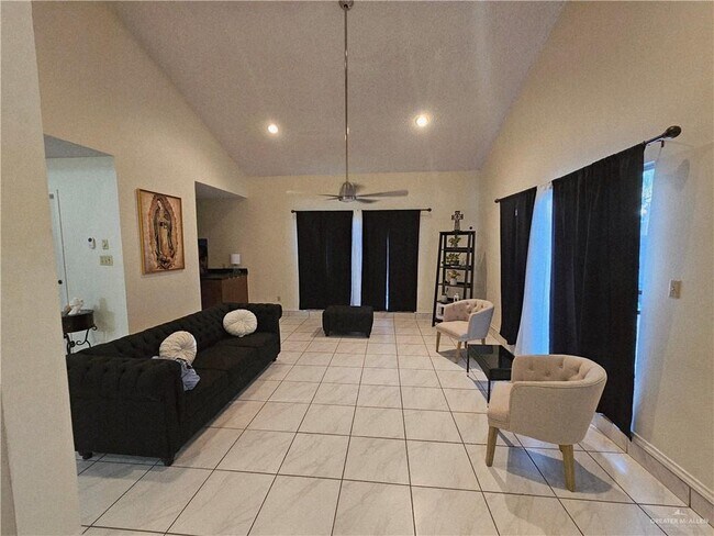 Building Photo - 15 S Casa Linda St