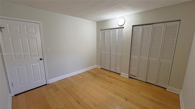 Building Photo - 10000 NW 80th Ct