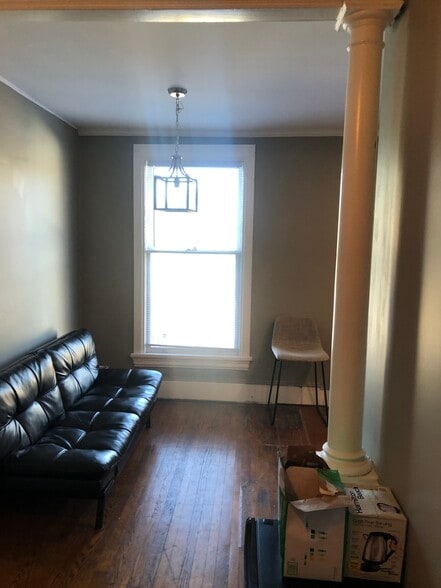 Building Photo - 128 Hudson St