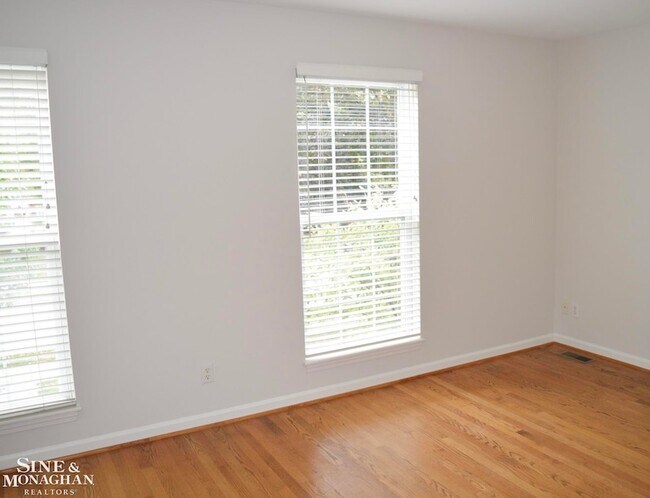 Building Photo - 860 Neff Rd