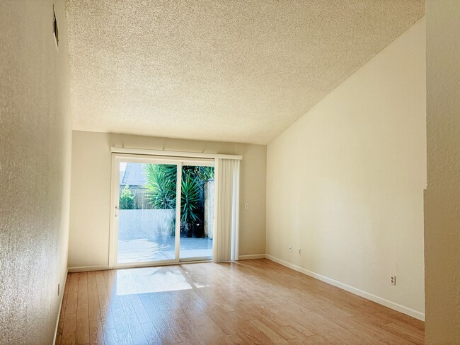 Building Photo - House like 2bed/1.5 Bath Condo with Spacious Corner Yard and 2 Car Garage