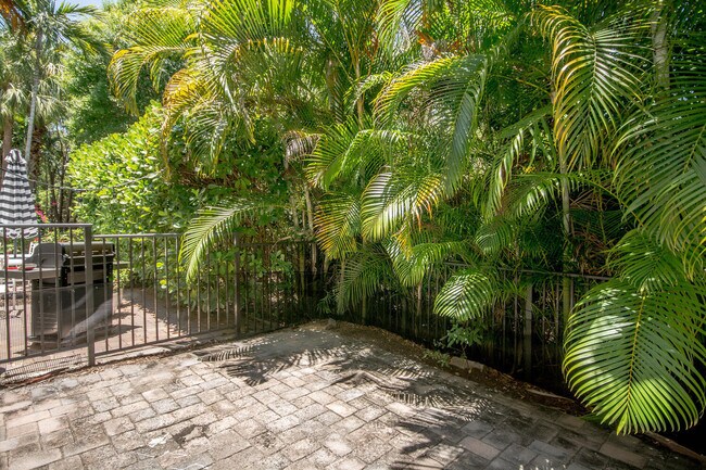 Building Photo - 4655 Cadiz Cir