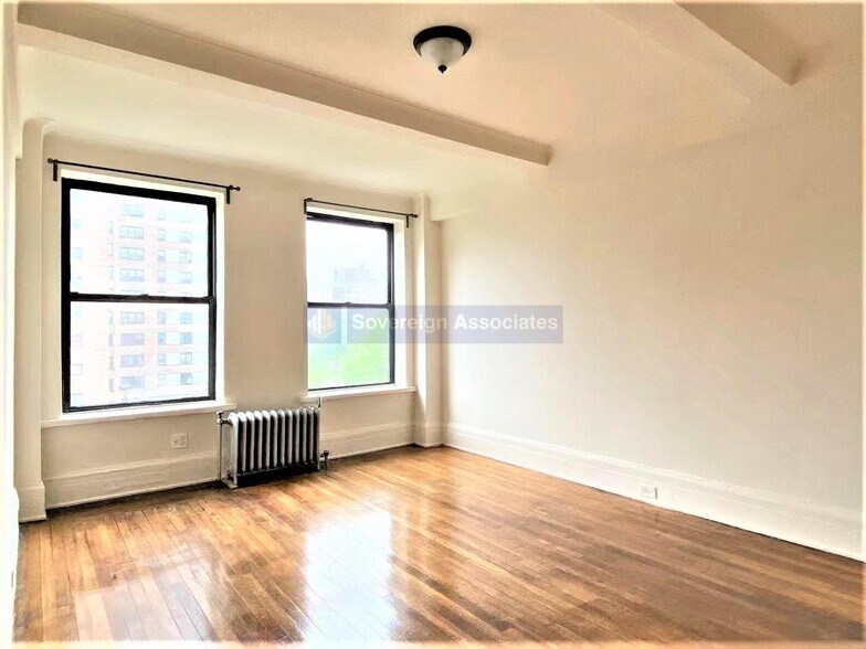 Building Photo - 77 W 104th St