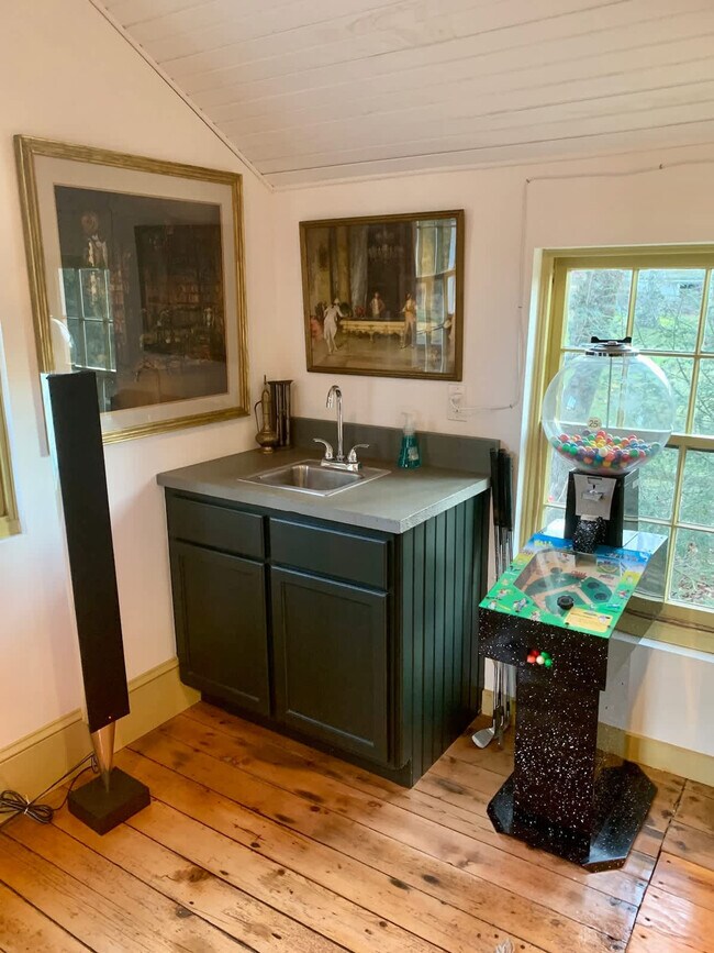 Building Photo - 1357 Canal Rd