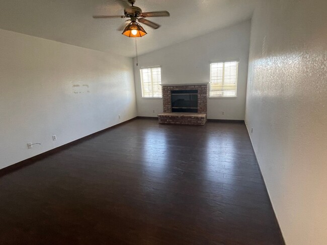 Building Photo - Apple Valley- 3 Bedrooms, 2 Bathrooms, Sol...