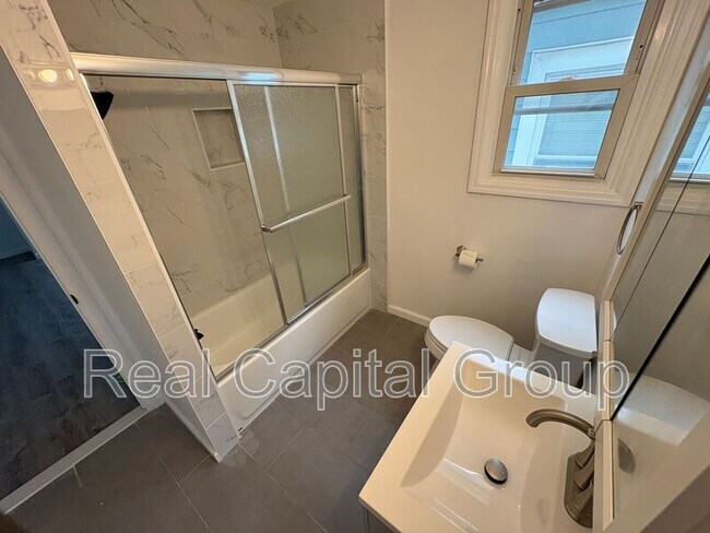 Building Photo - 117-119 Odell St