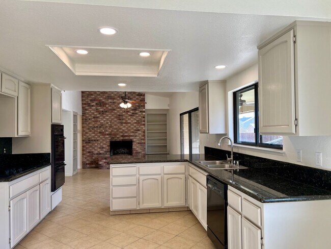 Building Photo - Classic Granite Bay Ranch Style 3/2/3 w Pasture