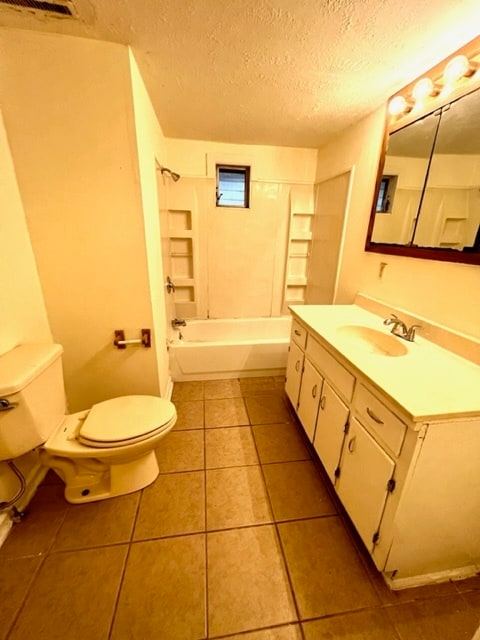 Bath - 2707 W Elm St