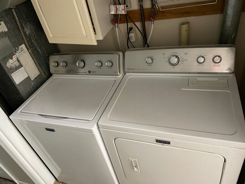 Building Photo - 3821 Davenport St