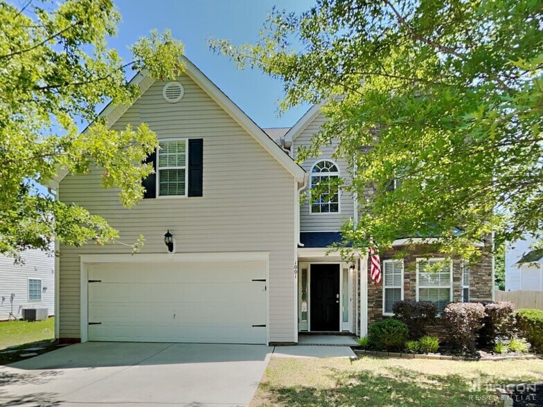 Building Photo - 1001 Southridge Dr