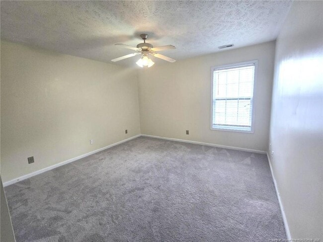 Building Photo - 410 Roundtree Dr