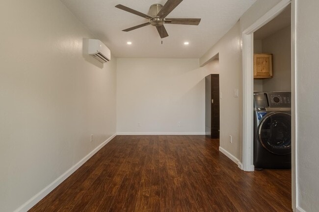 Building Photo - 501 El Paraiso Rd NW