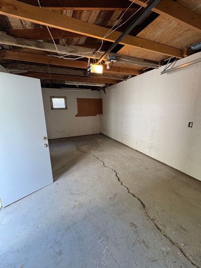 Building Photo - 1 + 1 Cottage  with Bonus Room, East End V...