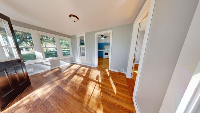 Building Photo - 3- Bedroom, 1- Bath Home with a 2 Car Gara...