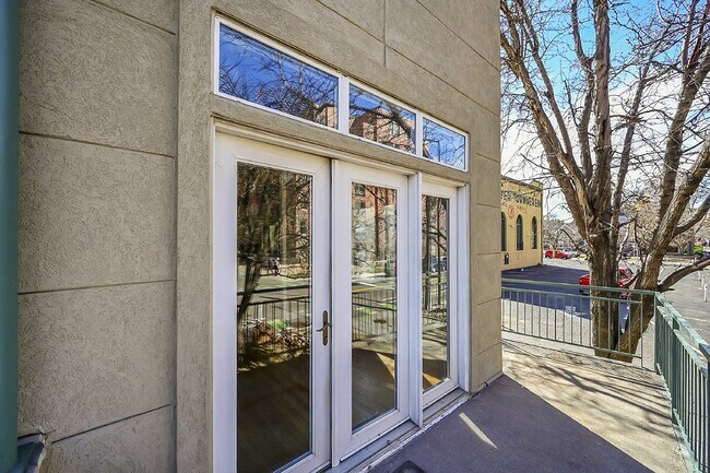 Building Photo - $3,150.00 - 2 Beds, 2.5 Baths, Apartment i...