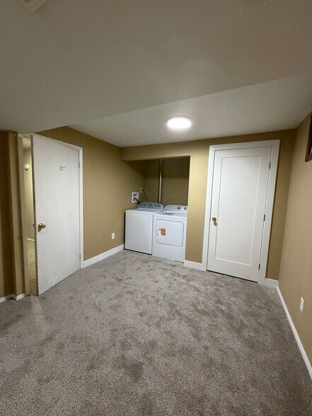 Building Photo - 3322 Vivian Dr